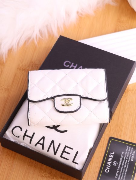 جزدان شانيل (Chanel).