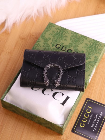 جزدان غوتشي (Gucci).