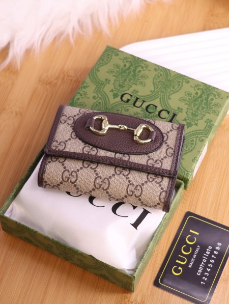 جزدان غوتشي (Gucci).
