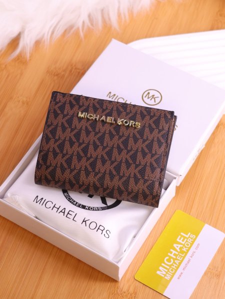 جزدان مايكل كورس (Michael Kors).