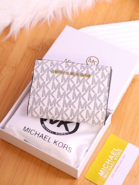 جزدان مايكل كورس (Michael Kors).