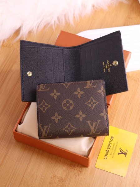 جزدان لويس فويتون (Louis Vuitton).