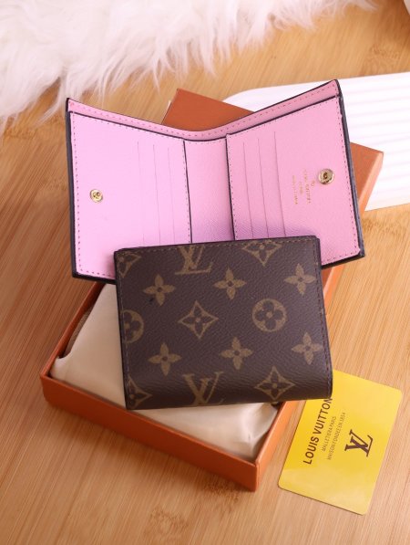 جزدان لويس فويتون (Louis Vuitton).