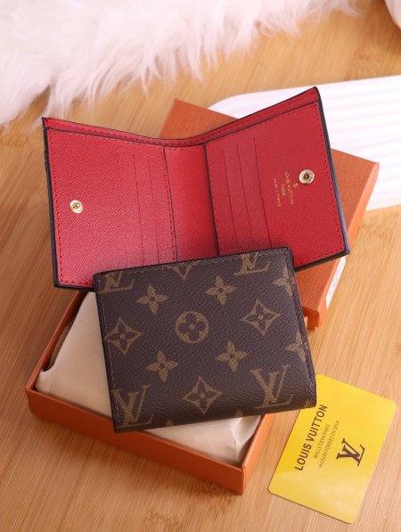جزدان لويس فويتون (Louis Vuitton).