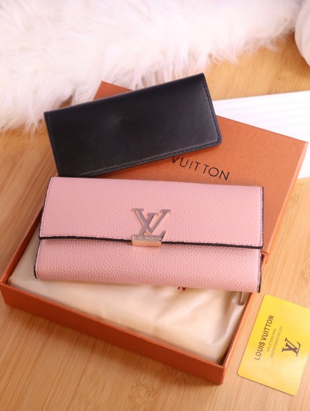 جزدان لويس فيتون (Louis Vuitton).