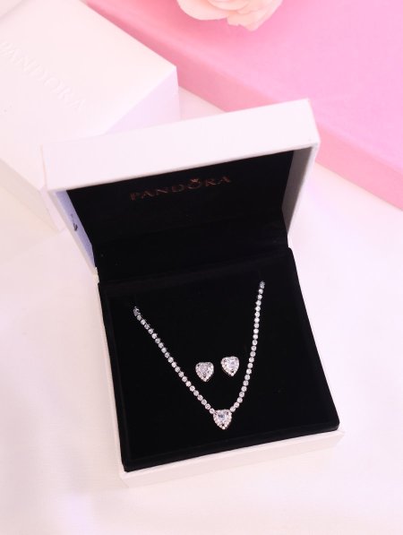 طقم Pandora.