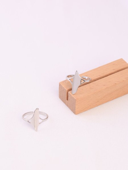 علبة خواتم شكل خريطة فلسطين.