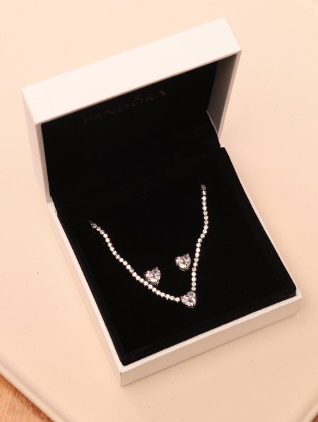 طقم  بندورا مميز.