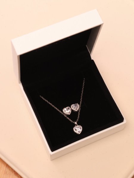 طقم  بندورا مميز.