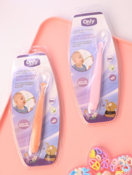 ملعقة سيليكون طبية وامنة للطفل من (ONLY).