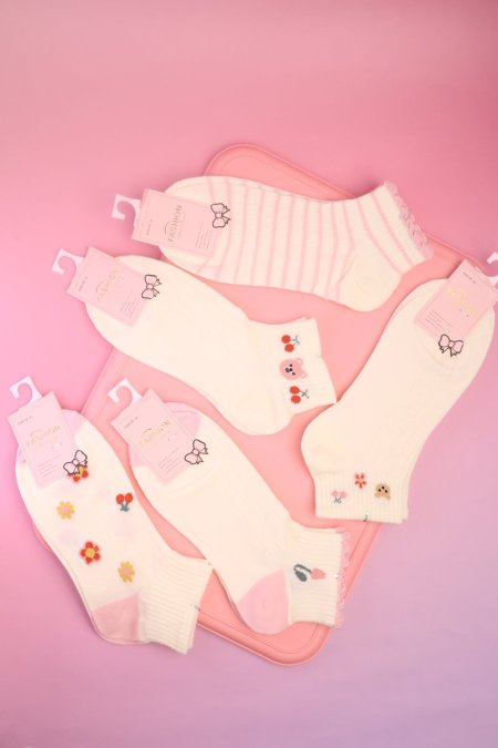 ربطة جرابات بأشكال لطيفة.