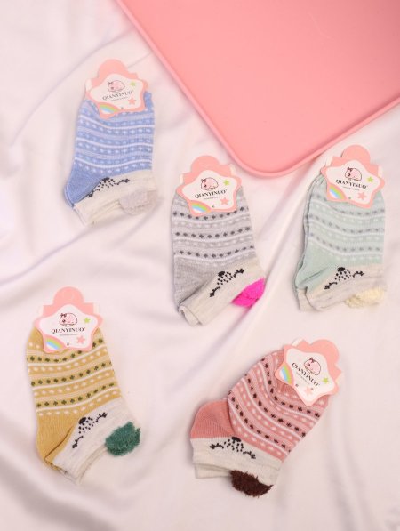 دزينة جرابات للأطفال.