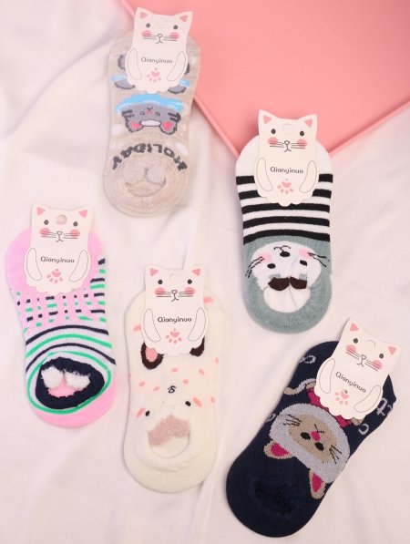 دزينة جرابات للأطفال.