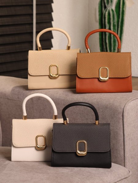 شنطة يومية بتصميم عصري وفاخر.