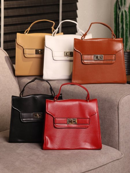 شنطة يومية بتصميم عصري وفاخر.