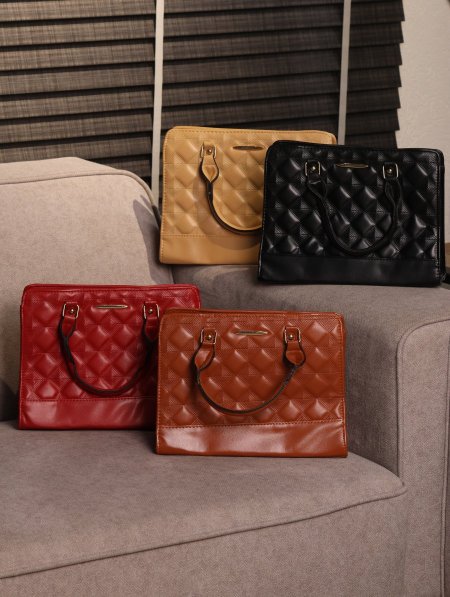 شنطة يومية بتصميم عصري وفاخر.