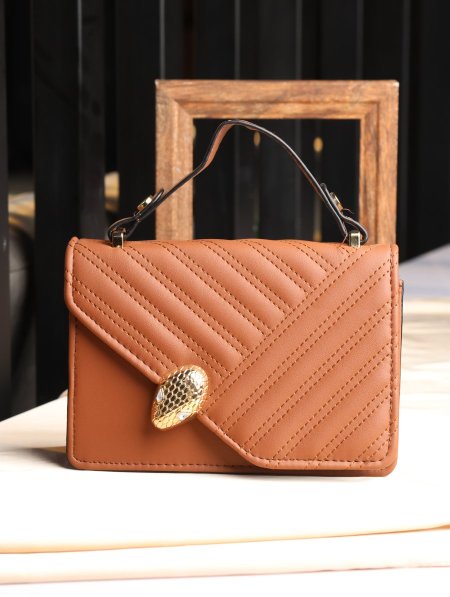 شنطة كروس صبايا.