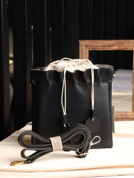 شنطة كروس صبايا.