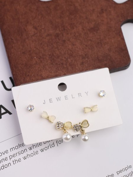 دزينة طقم حلق.