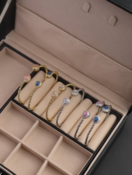 اساور نسائية ستانليس ستيل.