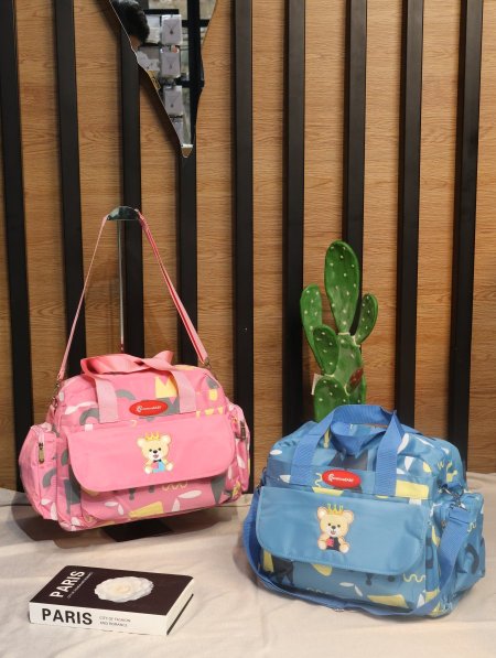 سيريه شنط بيبي ملونة.