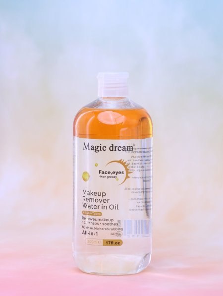 مزيل مكياج من MAGIC DREAM.