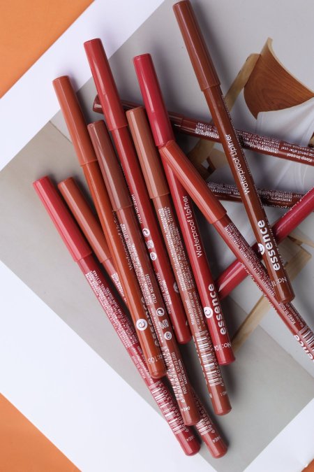 دزينة أقلام LIP LINER من ESSENCE.