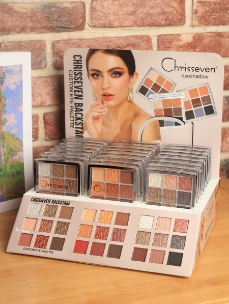 ستاند EYESHADOW من CHRISSEVEN.