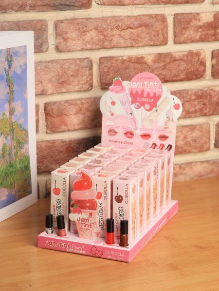 ستاند glossy lip care من OLIBOLLA.