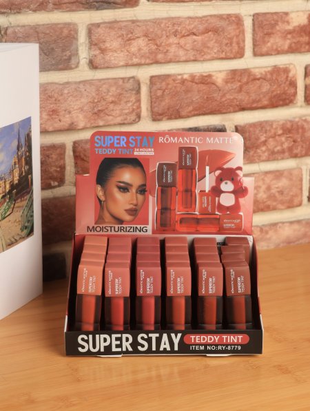 ستاند LIP GLOOS من ROMANTIC MATTE.