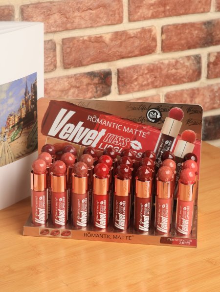 ستاند LIP GLOSS من ROMANTICK MATTE.