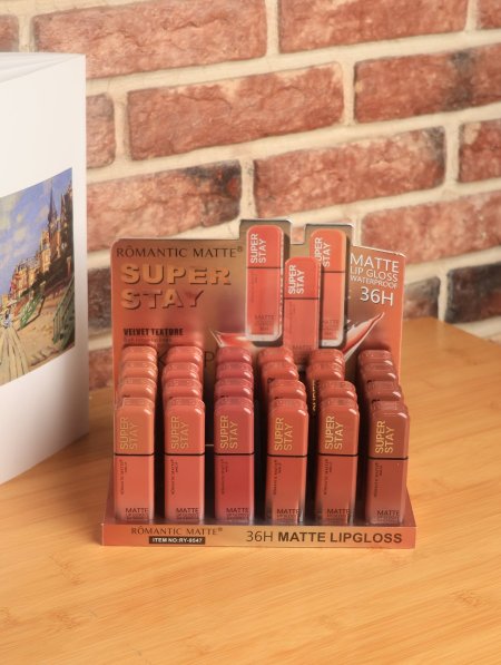 ستاند LIP GLOOS من ROMANTIC MATTE.