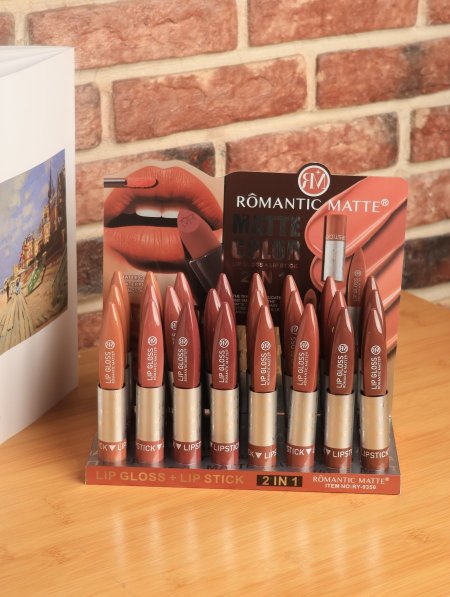 ستاند LIP GLOOS من ROMANTIC MATTE.