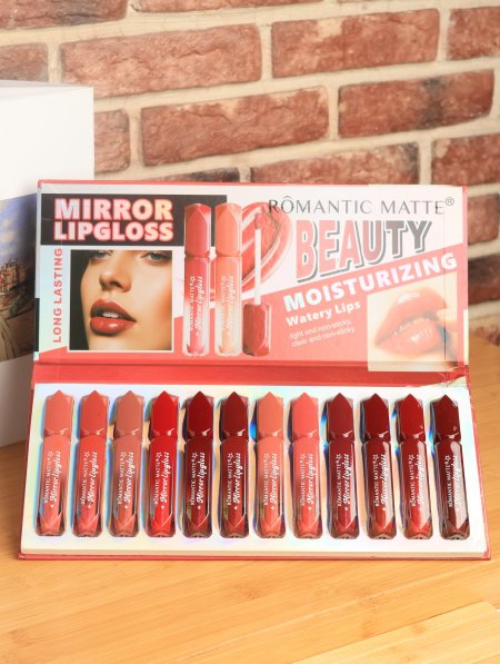 كيت LIP GLOSS من ROMANTIC MATTE.