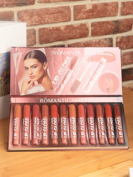 كيت LIP GLOSS من ROMANTIC MATTE.